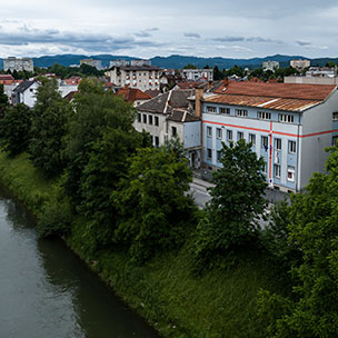 Sedež šole, lokacija Moste
